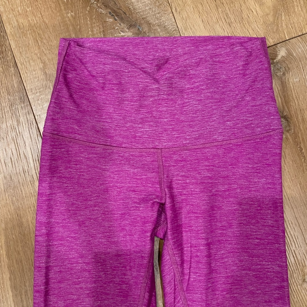 Lulu Lemon Wunder Under Leggings (size 6 / 28")